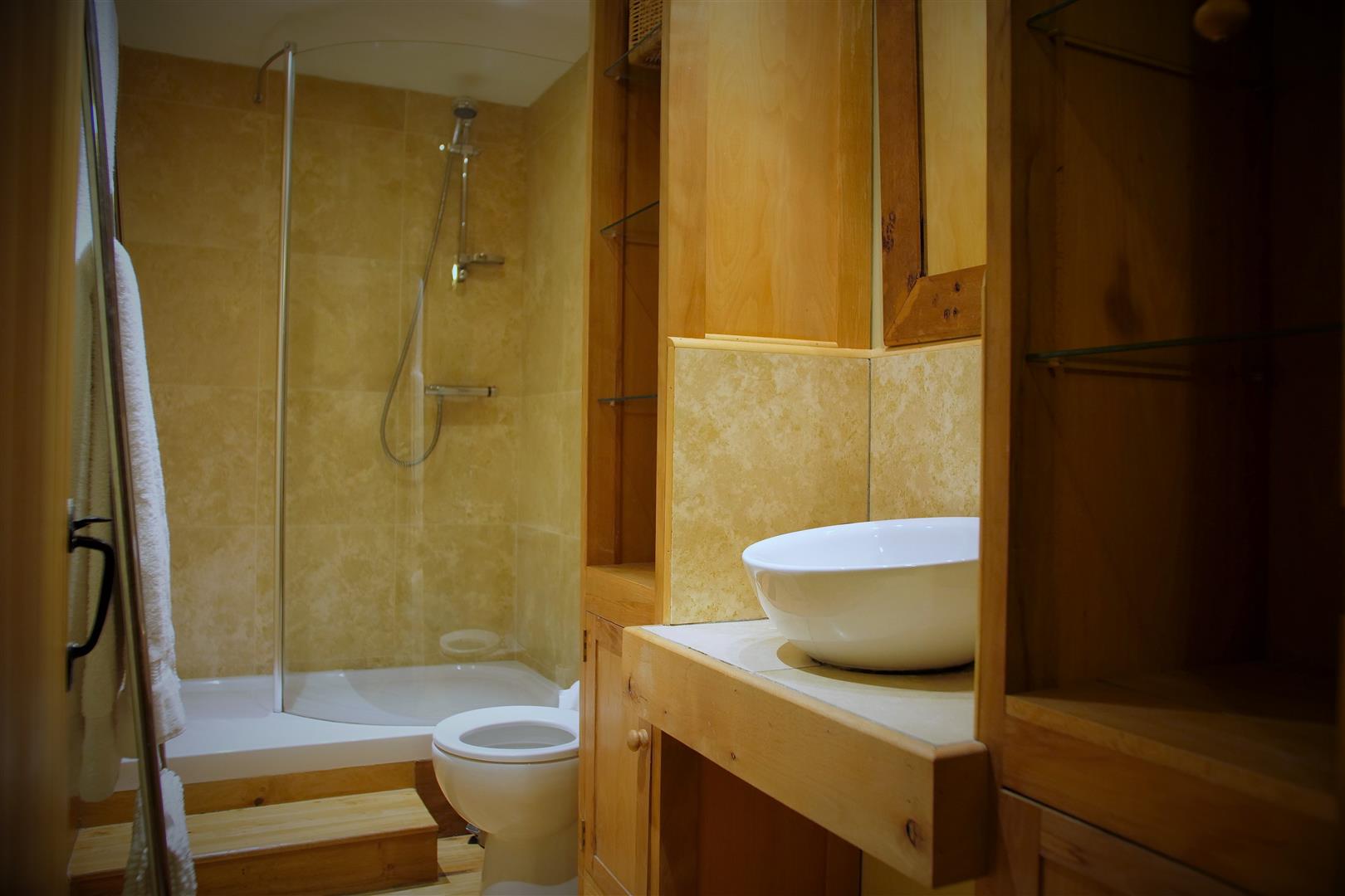 SHOWER ROOM